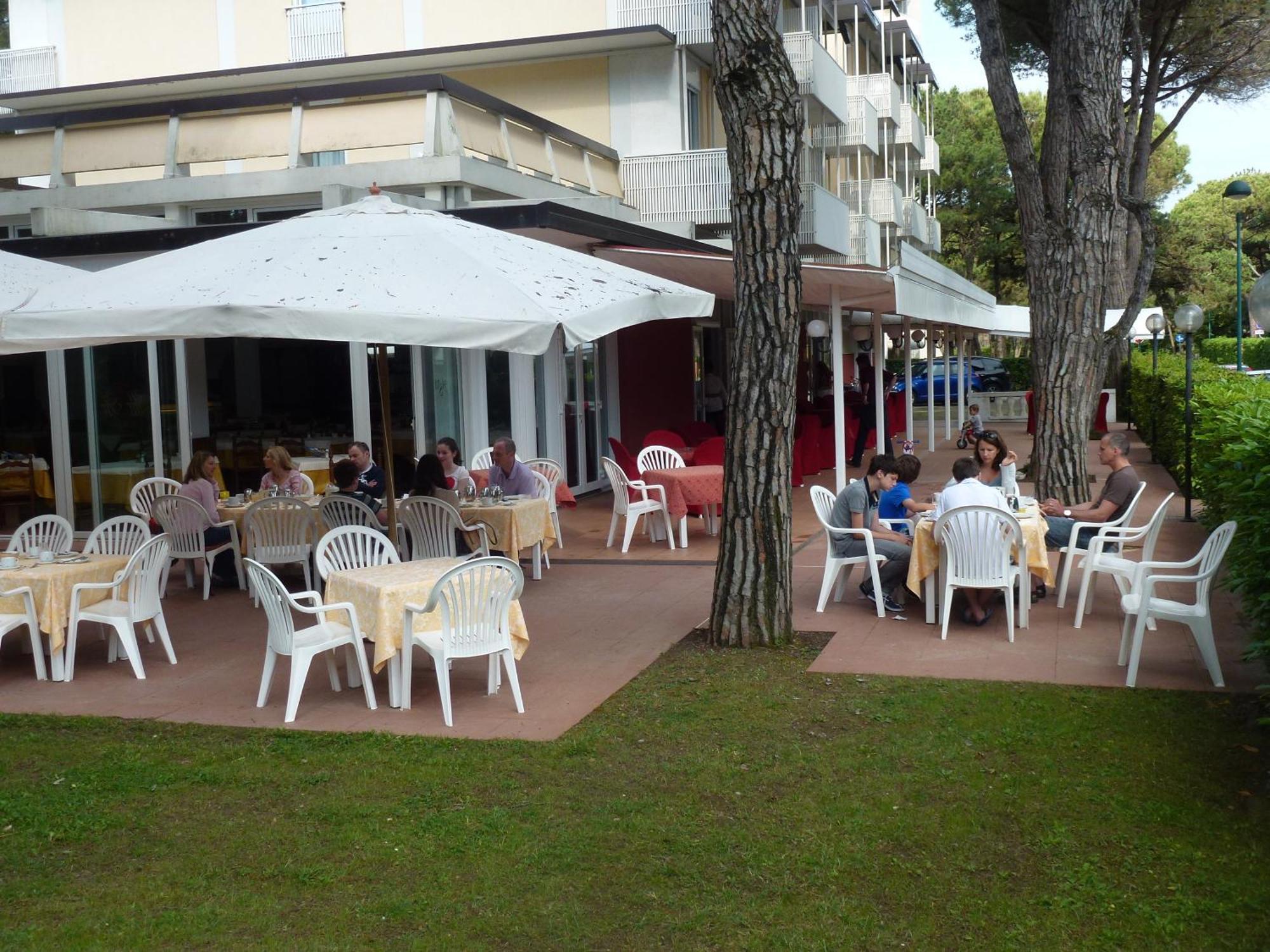 Hotel San Marco Lignano Sabbiadoro Buitenkant foto